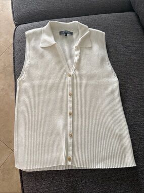 BCBG Cream Ribbed Sleeveless Button-Front Knit Top